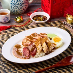ข้าวหมูแดง หมูกรอบ กุนเชียง