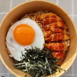 มาม่าเผ็ดเกาหลีไก่ทอด