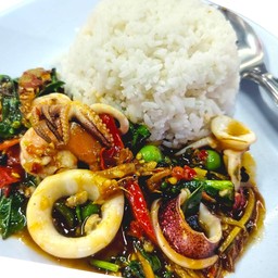 ข้าวราดผัดฉ่าทะเล