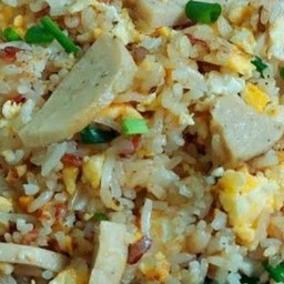 ข้าวผัดหมูยอ