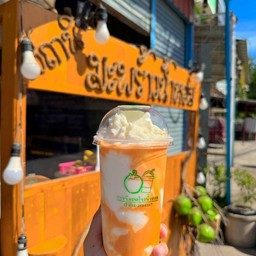 มะพร้าวปั่นนมสด + ชาไทย