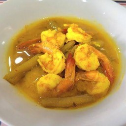 แกงส้มกุ้งไหลบัว