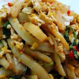 ข้าวหน้ากระเพราหน่อไม้ใส่ไข่