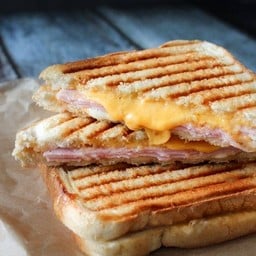 แซนวิช เบคอนชีส อบร้อน