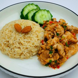 ข้าวกล้องไก่คั่วพริกเกลือ (คลีน) Stir Fried Chicken with Salt and Chilli
