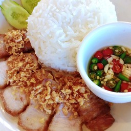 ข้าวสามชั้นทอดกระเทียม