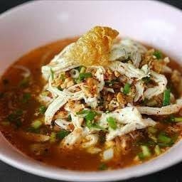 ก๋วยเตี๋ยวไก่ฉีก ต้มย้ำ