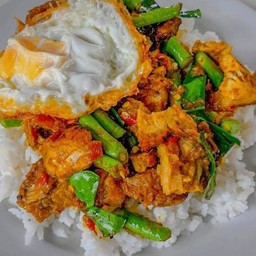 พริกแกงหมูกรอบ