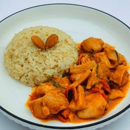 ข้าวกล้องพะแนงไก่นมอัลมอนด์ (คลีน) Chicken Panang with Almond Milk