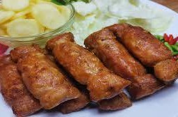 แหนมทอดร้อนๆสูตรเด็ดคุนยาย