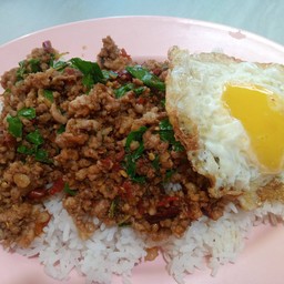 ข้าวกระเพราหมูสับไข่ดาว