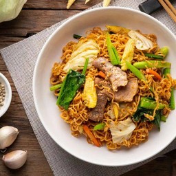 ผัดมาม่าทรงเครื่อง