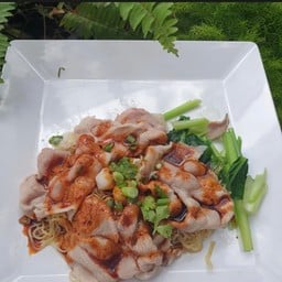 [NEW] บะหมี่ ชาบู หมูสไลด์ คลุกน้ำแดง