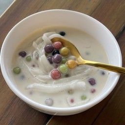 บัวลอยมะพร้าวอ่อน