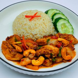 ข้าวกล้องไก่ผัดเม็ดมะม่วงหิมพานต์ (คลีน) Stir Fried Chicken with Cashew Nuts