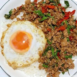 กระเพราหมูสับ