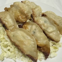 เกี๊ยวซ่าไส้ไก่+ผัก สูตรดั้งเดิม (6ชิ้น)