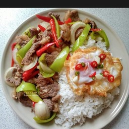 ผัดพริกหยวกราดข้าว