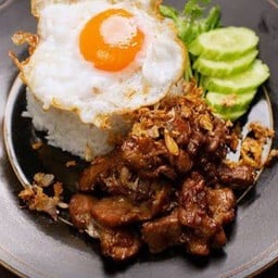 ข้าวหมูกระเทียม+ไข่เป็ดดาว
