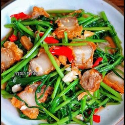 ผัดผักบุ้งหมูกรอบ