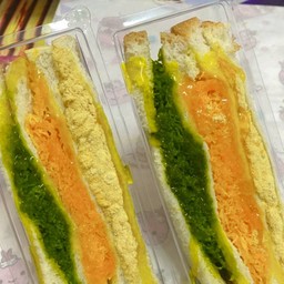 แซนด์วิชไส้แน่นๆ