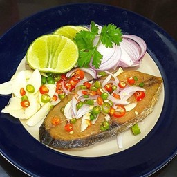 ยำปลาเค็ม