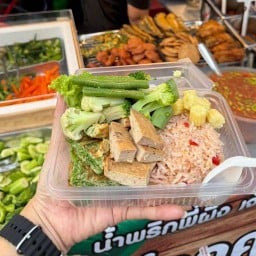 ข้าวคลุกน้ำพริกพี่ผึ้งเจ้าดังใน TikTok สาขา ตลาดนัดรามอินทรา 67 ตลาดนัดรามอินทรา 67 กลางซอย