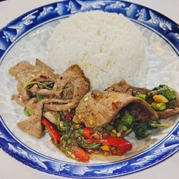 กะเพราตับหมูราดข้าว