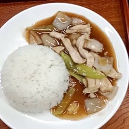 121.1 ผัดพริกหยวกหมู/ไก่(ราดข้าวหอมมะลิ)
