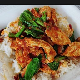 ผัดพริกแกงราดข้าว