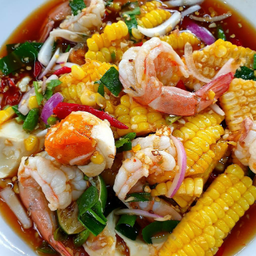 ตำข้าวโพดกุ้งสุกไข่เค็ม