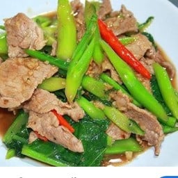 ผัดคะน้าหมูชิ้น