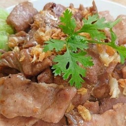 ข้าวหมูทอดกระเทียมพริกไทย