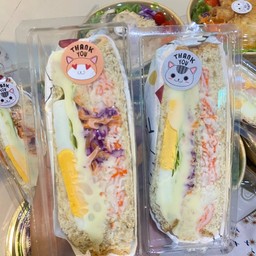 ไข่+ปูอัดยำน้ำสลัด