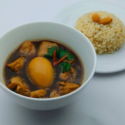 ข้าวกล้องสะโพกไก่ไข่พะโล้ (คลีน) Stewed Eggs and Chicken in Sweet Brown Sauce