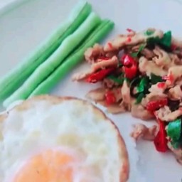 กะเพราเนื้อ+ไข่ดาว