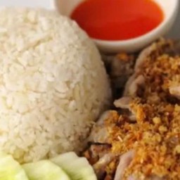 หมูกระเทียมราดข้าว