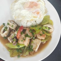 187.1 ผัดพริกหยวกกุ้ง/หมึก(ราดข้าวหอมมะลิ)