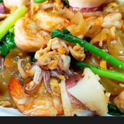 ผัดชีอิ้วกุ้งหมึก