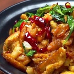 ข้าวกะเพราไข่เจียว