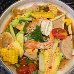 ตำมาม่ากรอบ ทะเล (กุ้ง+ หมึก +หมูยอ+ )