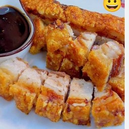 หมูกรอบ(ราดข้าว)น้ำจิ้มซีอิ้วหวาน