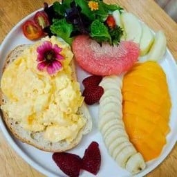 เฮลซี่อิสคอลลิ่ง No.1 **ผลไม้ตามฤดูกาล Healthy is Calling *Seasonal fruits