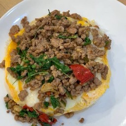 247.1 ไข่ข้นกระเพราเนื้อสับ(ราดข้าวหอมมะลิ)