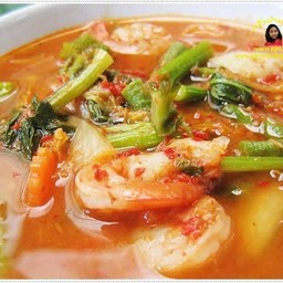 แกงส้มผักรวมราดข้าว
