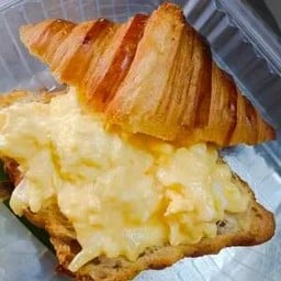 ครัวซองค์ ไข่คน ชีสสสส Croissant Scrambled egg Cheeeese
