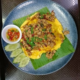 ข้าวไข่ข้นกะเพราไก่