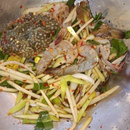 ยำมะมว่งปูม้า กุ้งสด