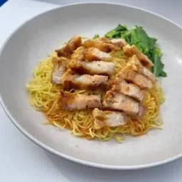 บะหมี่แห้งหมูกรอบ