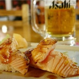 แซลมอนซูชิแบบเบินไฟ1คำ